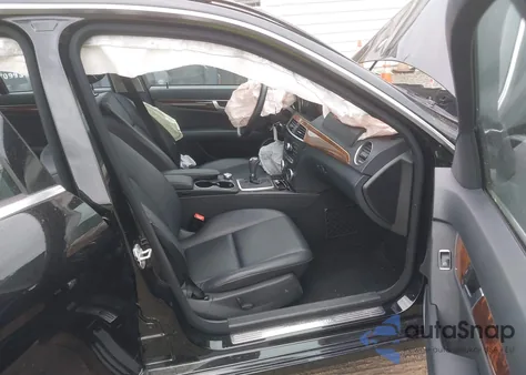 2014 Mercedes-Benz C 300 Luxury 4Matic/Sport 4Matic из США, поврежденный, VIN WDDGF8AB8ER303001